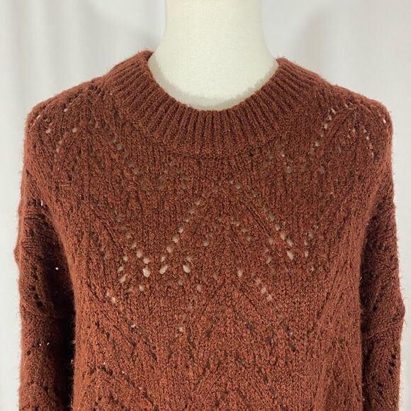 Old Navy Chunky Knit Crewneck Sweater - Picture 3 of 6
